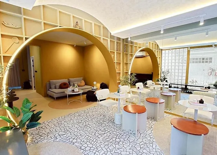 Au Luna Hostel