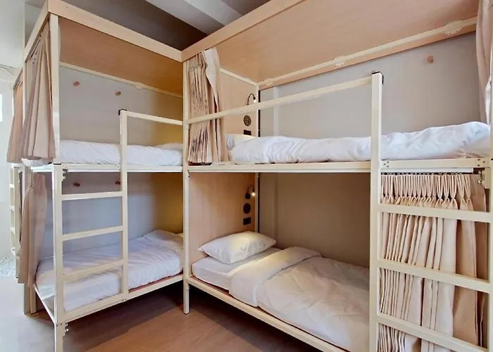 Au Luna Hostel Bangkok